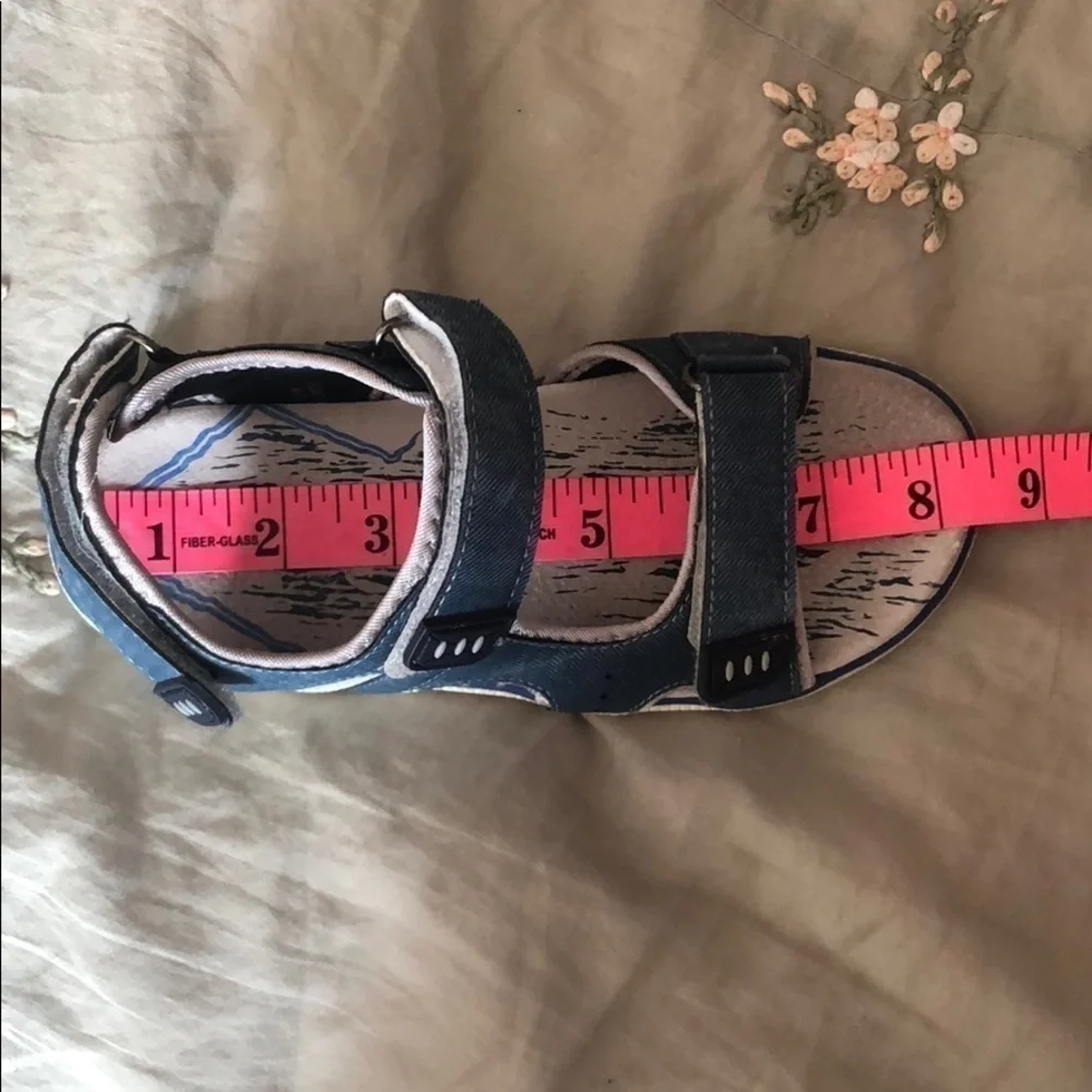 Boys sandal size 33
